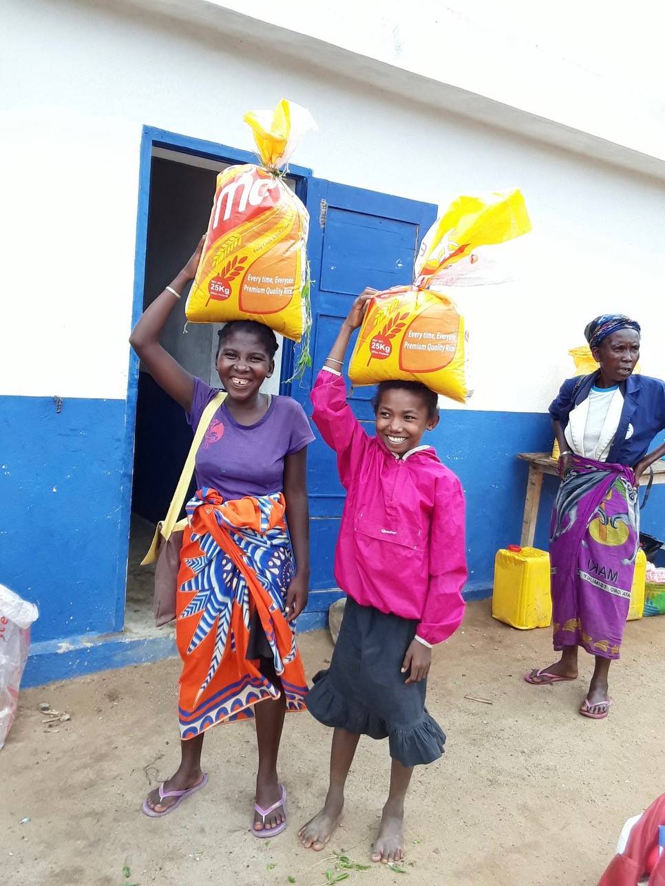 Community members recieving protection rations in Ankariera