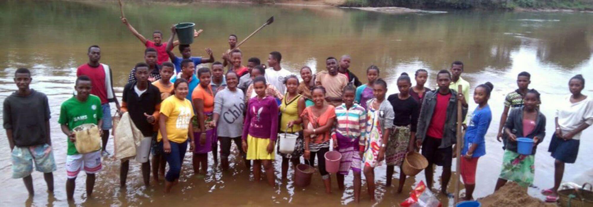 Crowd at Ranomafana Lycee groundbreaking day