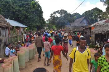 A busy Madagascar market on 4th May during the Coronavirus pandemic