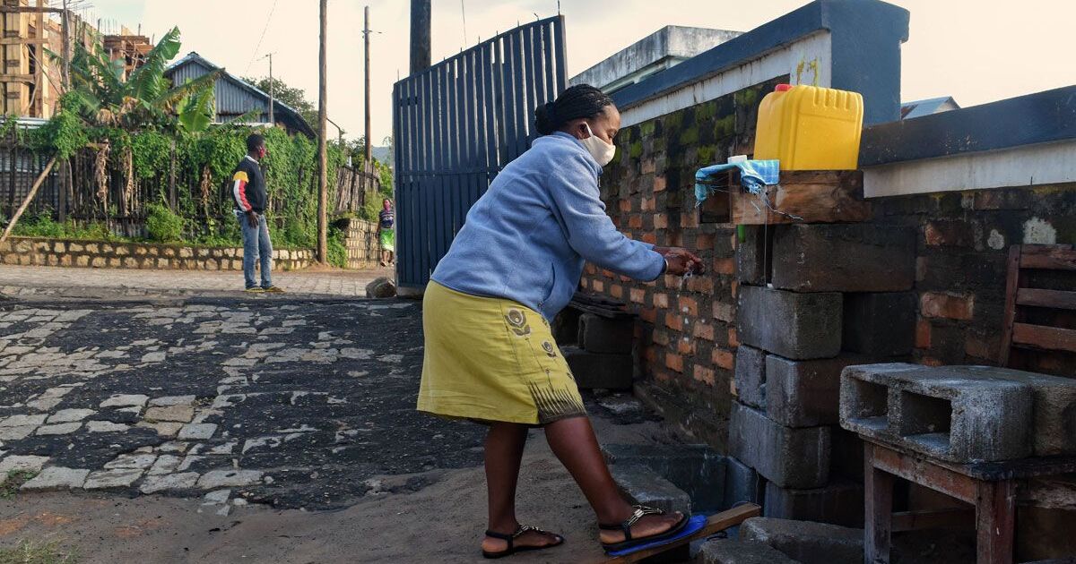 vayah-using-handwashing-station-entrance-3.jpg